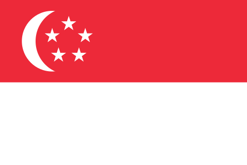 Flagge von Singapur: Rotes Feld mit einem weißen horizontalen Streifen unten. In der linken oberen Ecke befindet sich ein weißer Halbmond und fünf weiße Sterne, die einen Kreis bilden.